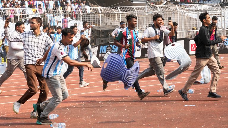 Indian fans vandalize stadium at Lionel Messi's tour of India opening