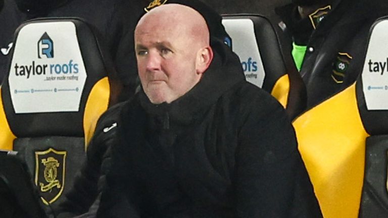 लिव्हिंग्स्टन स्कॉटिश प्रीमियरशिपच्या तळापासून चार गुणांनी दूर आहे