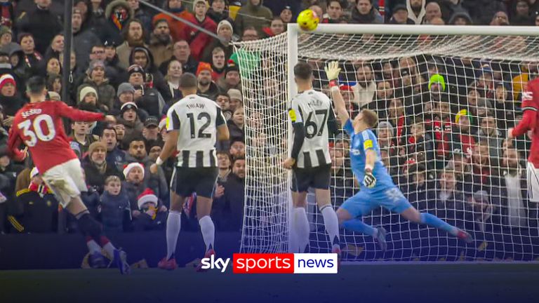 Man United vs Newcastle: Benjamin Sesko hits the crossbar!