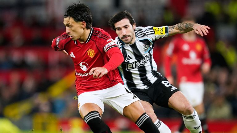 Manchester United's Lisandro Martinez battles for the ball with Newcastle's Sandro Tonali 