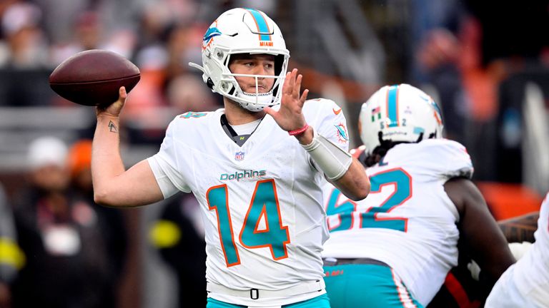 Miami Dolphins quarterback Quinn Ewers throws a pass in a game against the Cleveland Browns (AP Photo/David Richard, File)