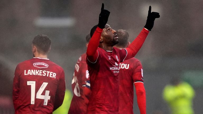 उमर बोगल ने जनवरी 2025 में क्रेवे के लिए स्कोरिंग का जश्न मनाया