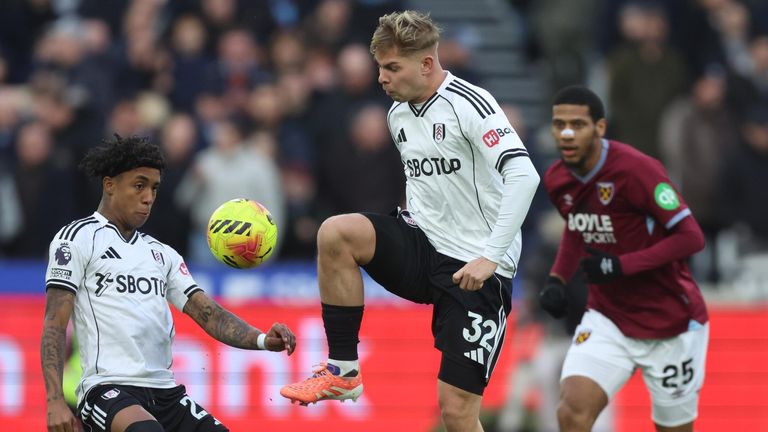 Emile Smith Rowe controls the ball against West Ham