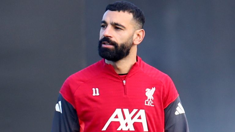 Mohamed Salah fotografado durante treino do Liverpool