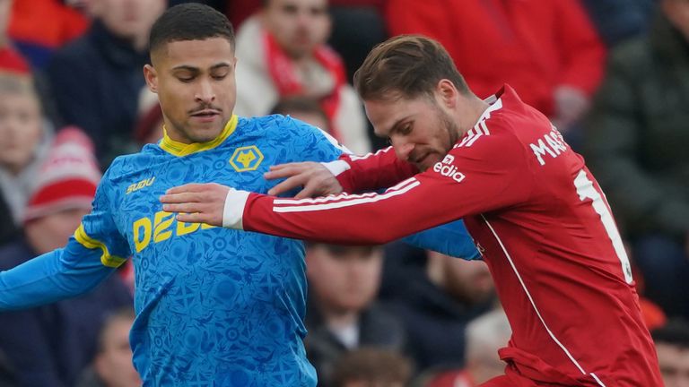 Joao Gomes tangles with Alexis Mac Allister