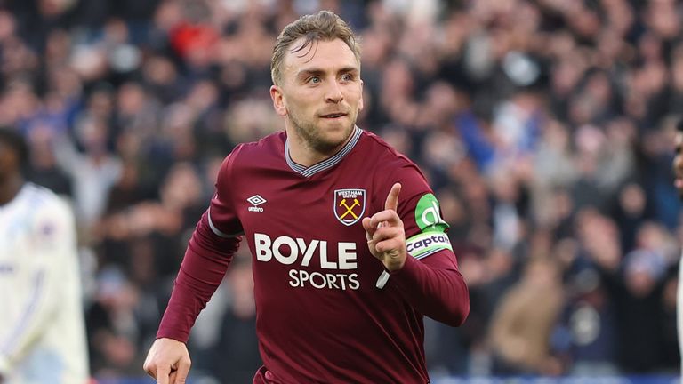 Jarrod Bowen celebrates after restoring West Ham's lead against Aston Villa