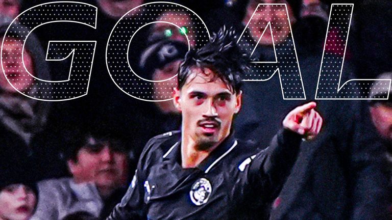 Tijani Rejnders scores for Man City