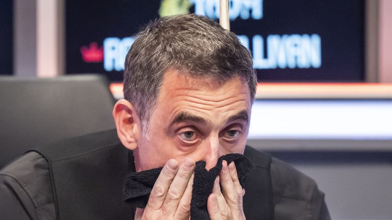 Ronnie O'Sullivan fell to a 6-4 defeat to Zhou Yuelong