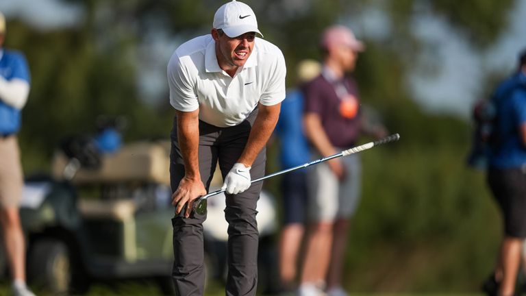 ऑस्ट्रेलियन ओपन के दौरान 11वें होल पर एप्रोच शॉट खेलने के बाद रोरी मैक्लेरॉय की प्रतिक्रिया (एपी फोटो/असंका ब्रेंडन रत्नायके)