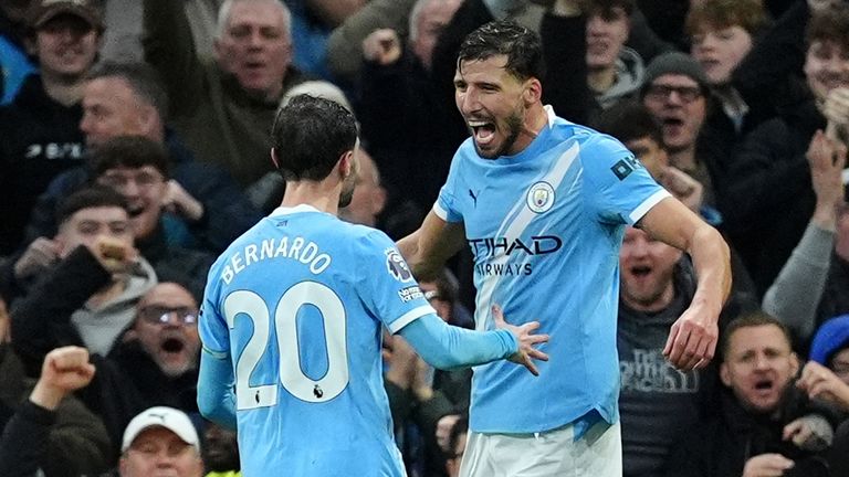Man City 3-0 Sunderland: Phil Foden scores again as Pep Guardiola’s side close gap to Arsenal at top of Premier League