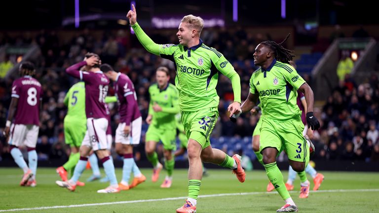 Emile Smith Rowe opens the scoring for Aston Villa