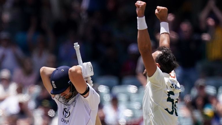 Mitchell Starc celebrates taking Will Jacks' wicket