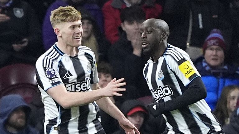 Newcastle United's Yoane Wissa (centre) celebrates scoring their side's second goal of the game