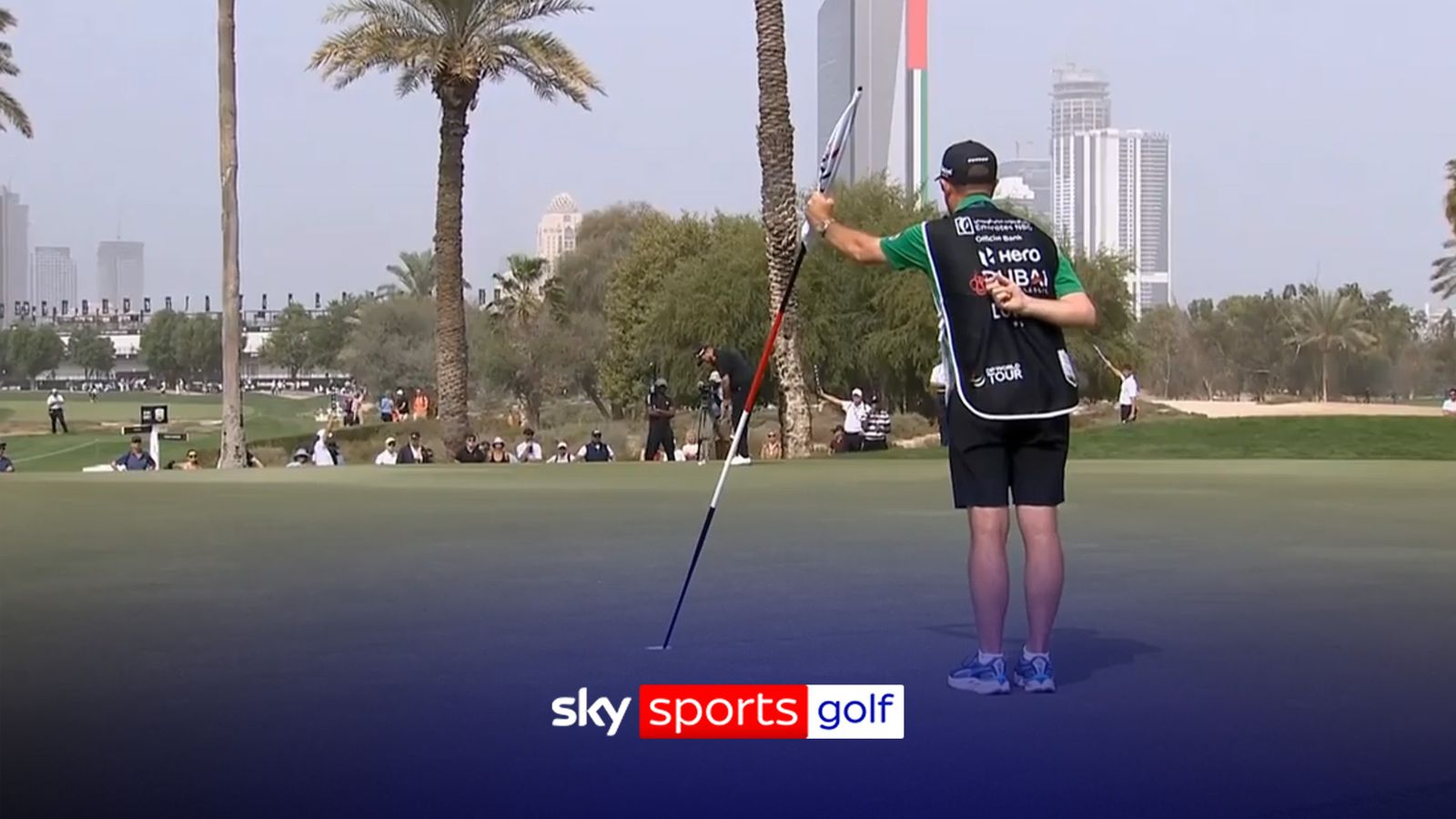 Shane Lowry rolls in 75-foot birdie putt at Hero Dubai Desert Classic!