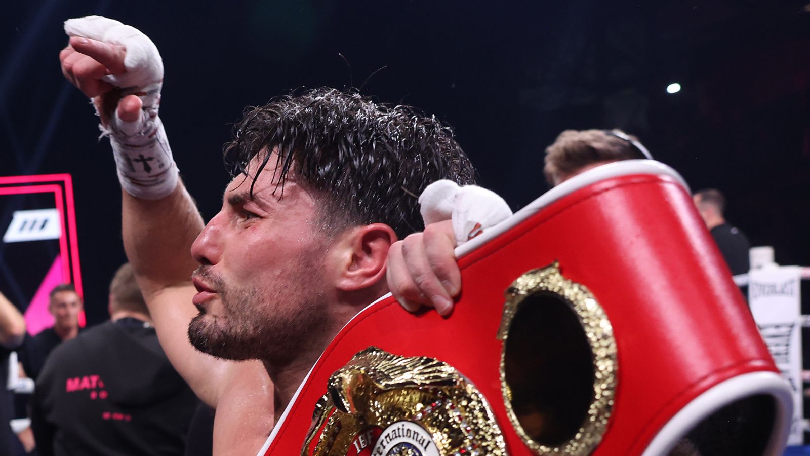 Josh Kelly becomes IBF light-middleweight champion after recovering from knockdown to beat Bakhram Murtazaliev in Newcastle