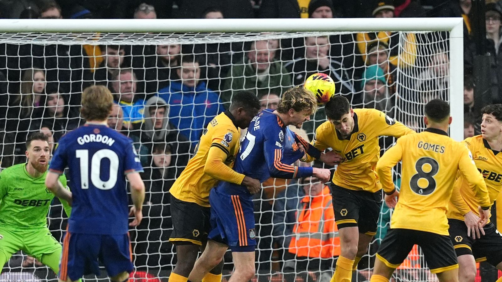 Wolves 0-0 Newcastle: Premier League bottom club take another positive step as Magpies struggle at Molineux