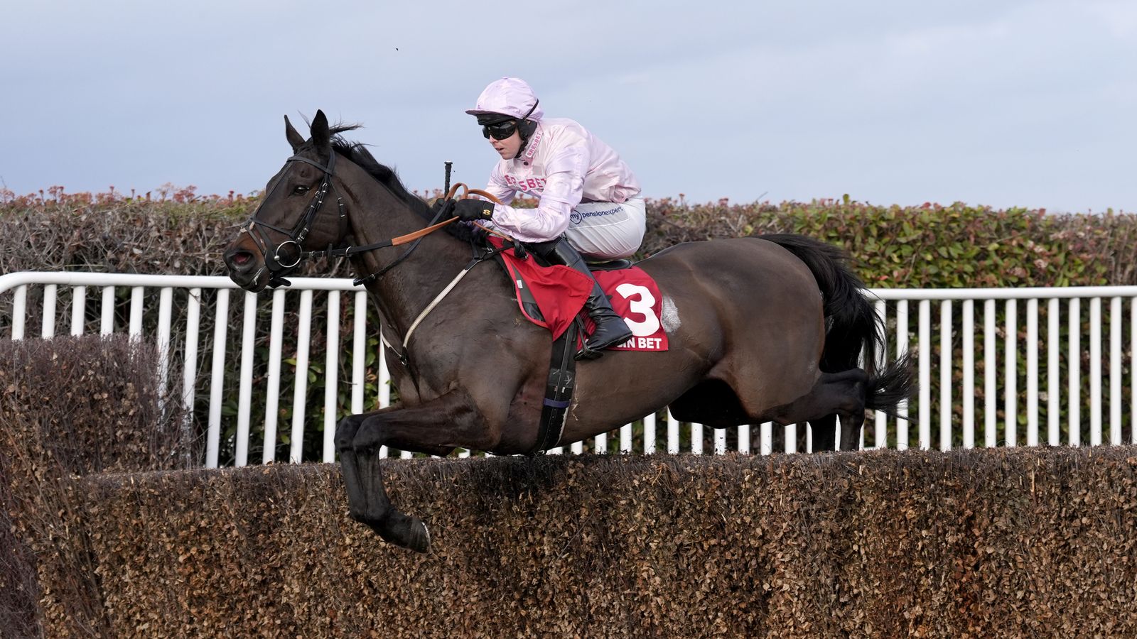 Sixmilebridge sparkles in Scilly Isles success