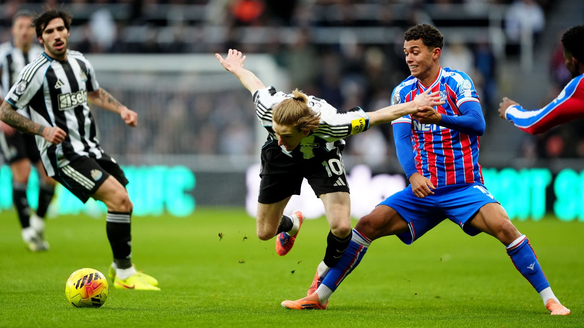 Johnson starts as Palace make three changes at Zrinjski Mostar LIVE!