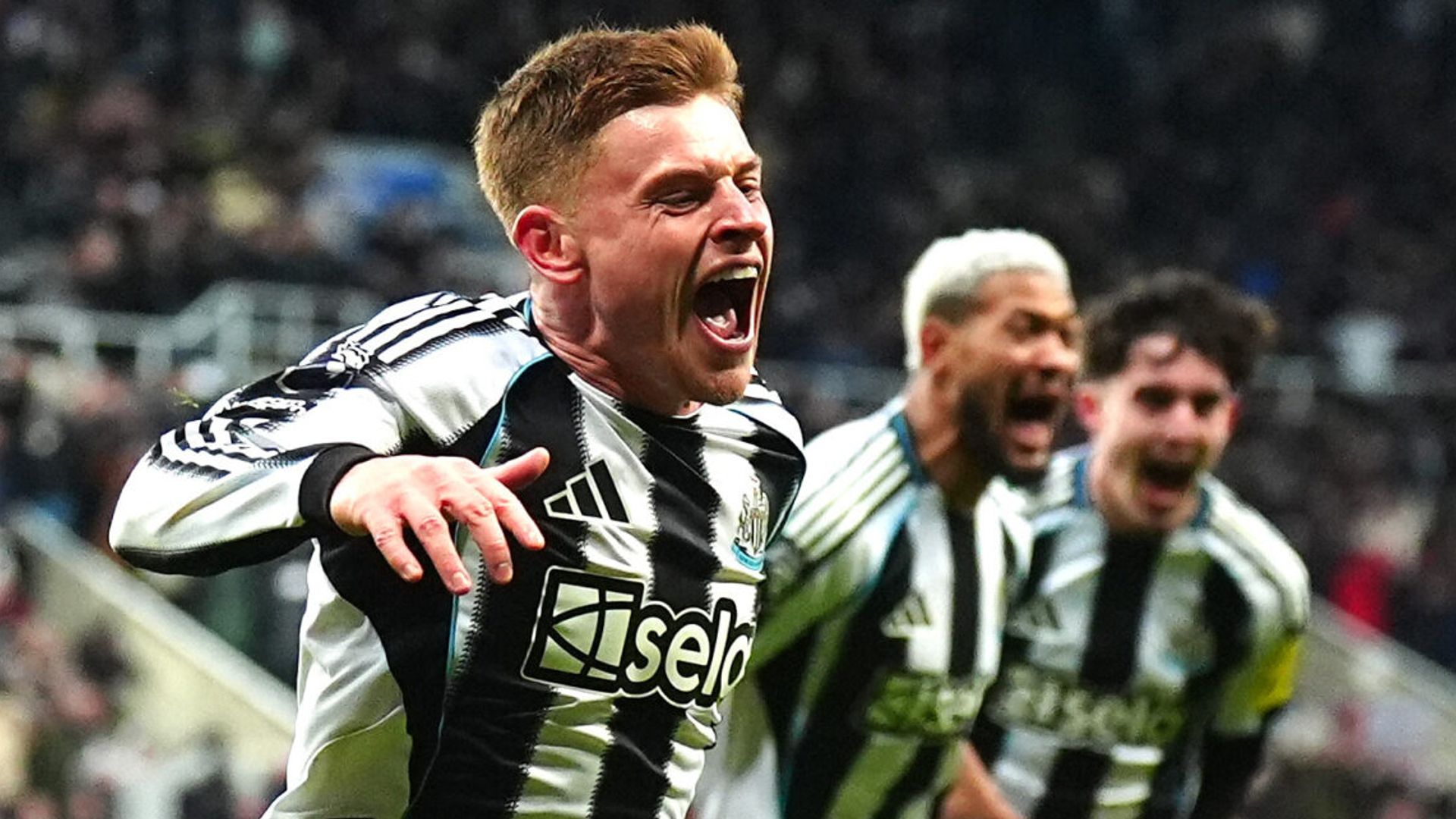 Barnes scores 102nd-minute winner as Newcastle beat Leeds in thriller