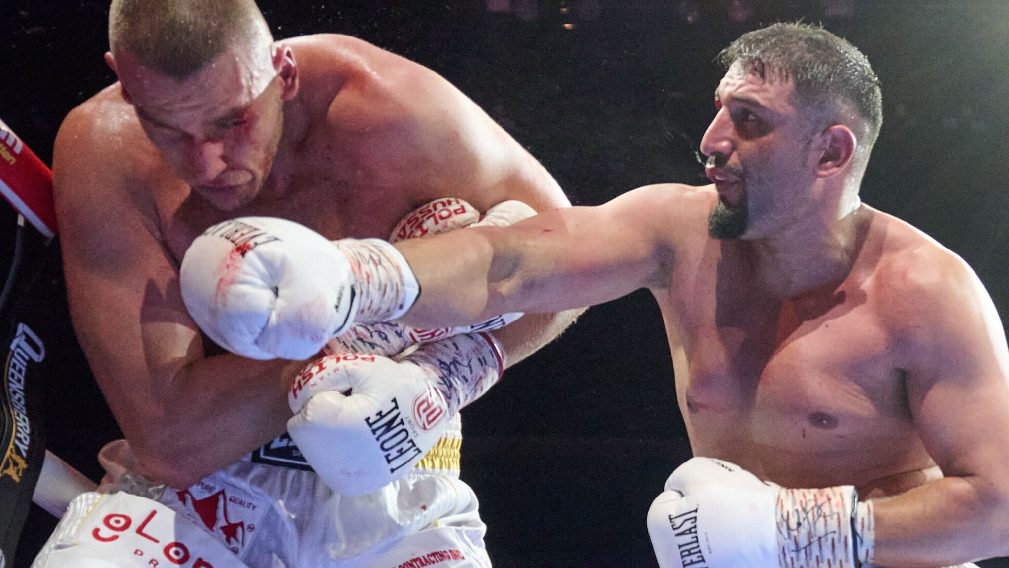 Agit Kabayel lands a punch on Damian Knyba