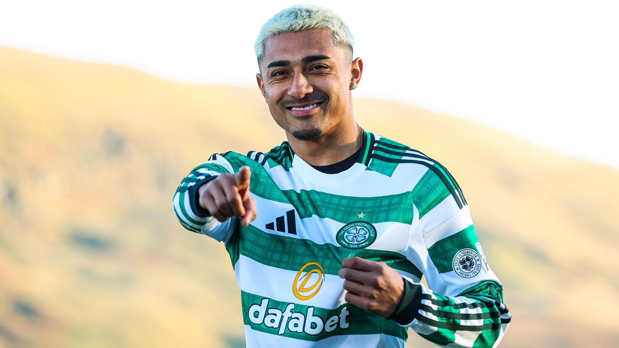 Celtic transfer news: Julian Araujo joins on loan from Bournemouth ahead of Old Firm clash with Rangers | Football News | Sky Sports