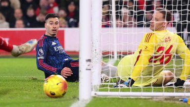 Gabriel Martinelli misses a chance to put Arsenal in front