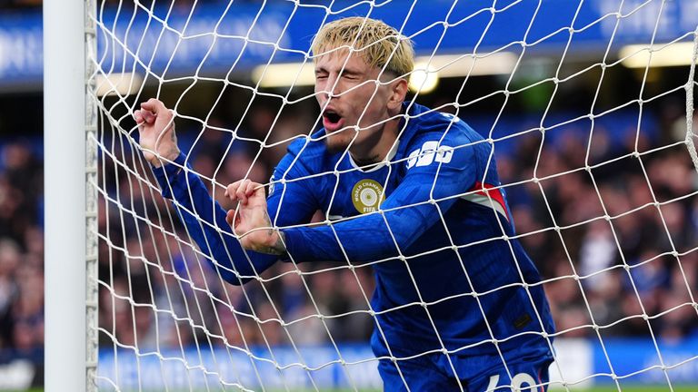 Alejandro Garnacho desaprovechó una gran oportunidad para duplicar la ventaja del Chelsea