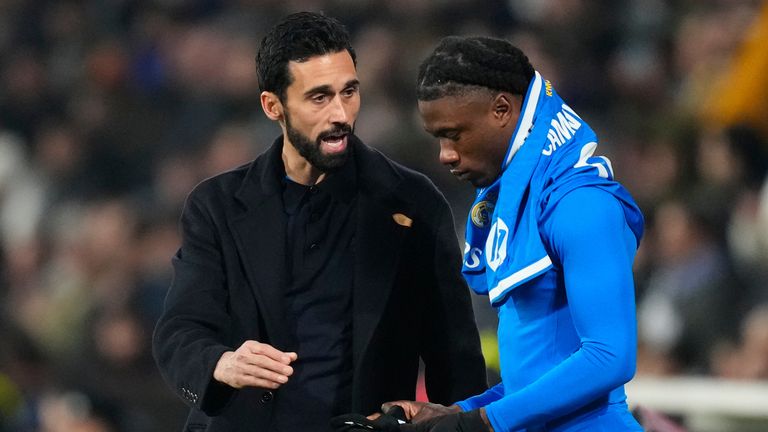 Real Madrid's head coach Alvaro Arbeloa, left, talks with Real Madrid's Eduardo Camavinga during the Copa del Rey round of 16 soccer match between Albacete and Real Madrid, in Albacete, Spain, Wednesday, Jan. 14, 2026. (AP Photo/Jose Breton)