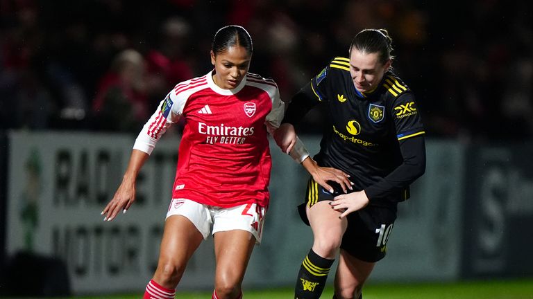 WLC: Arsenal behind and down to 10 vs Man Utd, Chelsea lead Man City LIVE!