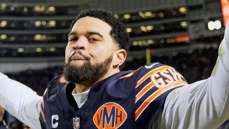 Chicago Bears' Caleb Williams celebrates his side's dramatic win over the Green Bay Packers 