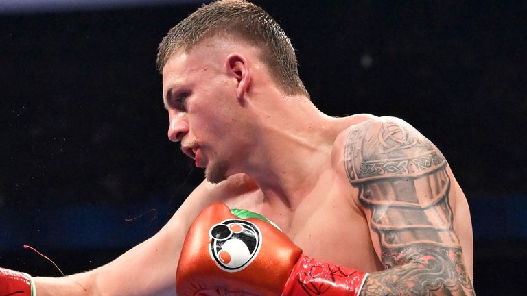 Callum Walsh, right, punches Fernando Vargas Jr. during a super welterweight boxing match in Las Vegas, Saturday, Sept. 13, 2025. (AP Photo/David Becker)