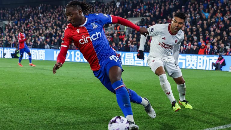 Casemiro em ação pelo Manchester United contra o Crystal Palace.   Andrew Kearns – CameraSport via Getty Images