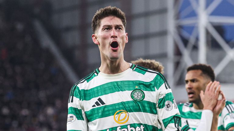 ऑन-लोन सेल्टिक स्ट्रायकर थॉमस कावंकाराने पदार्पणातच हार्ट्सविरुद्ध दुसरा गोल केला.