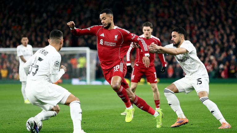 Cody Gakpo of Liverpool runs with the ball whilst under pressure from Leandro Andrade of Qarabag FK