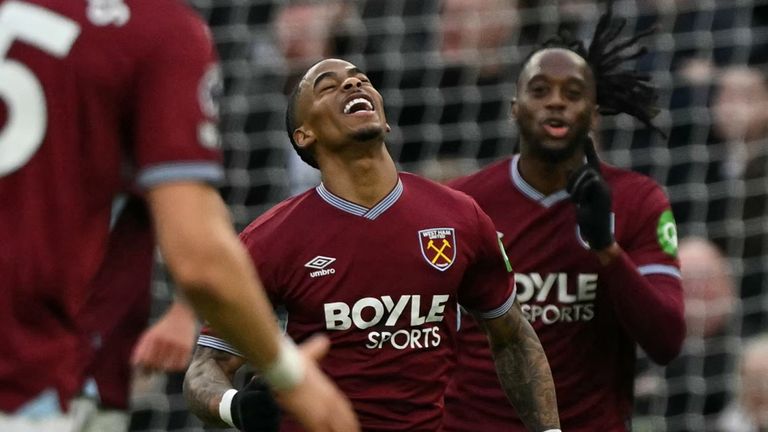 Crysencio Summerville celebrates after he opens the scoring against Spurs