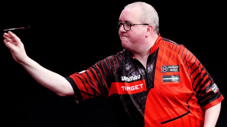 Stephen Bunting in first-round action at the Winmau World Masters