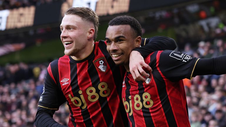 Eli Junior Kroupi celebrates his goal with team-mate Adrien Truffert
