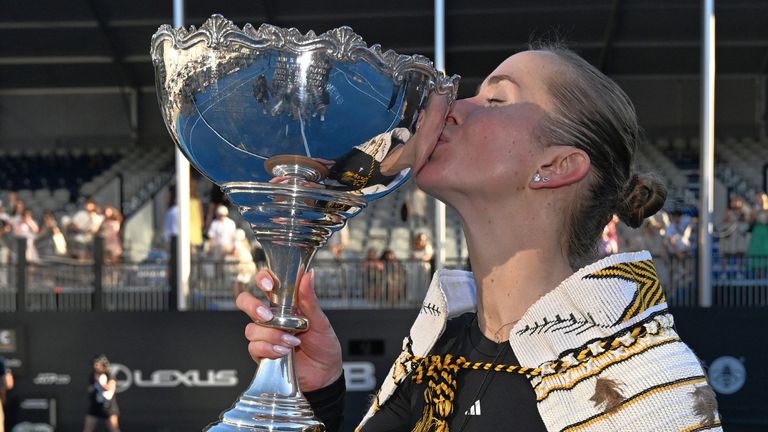 Elina Svitolina kisses her trophy after winning the 2026 ASB Classic in Auckland (Associated Press)
