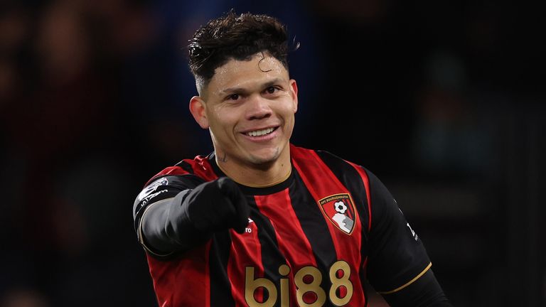 Evanilson celebrates his leveller