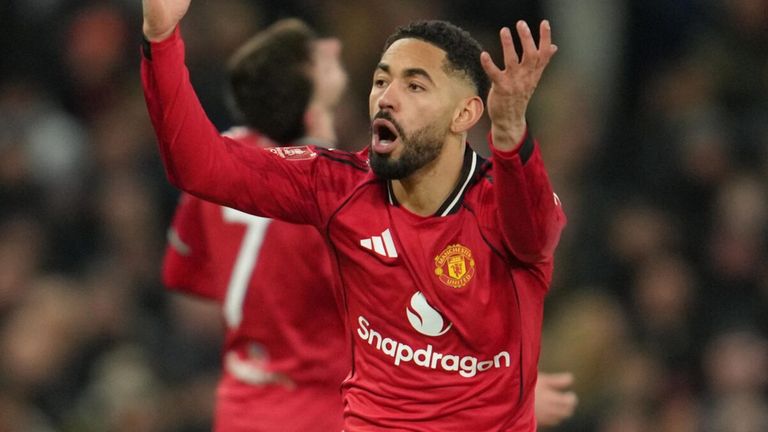 Matheus Cunha reacts after a decision goes against him