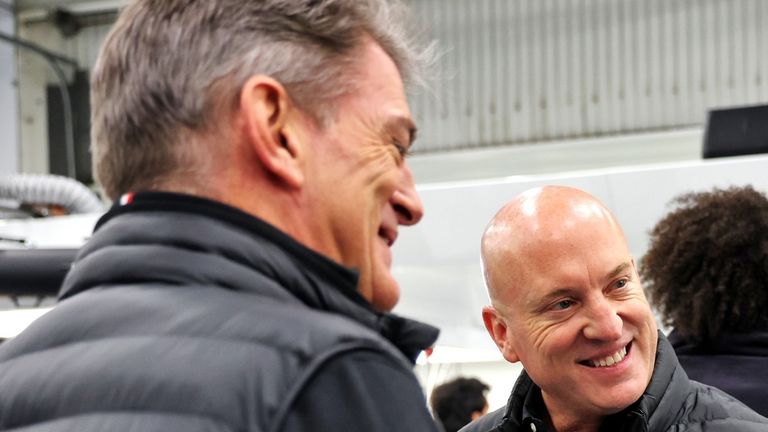 O chefe da equipe Cadillac, Graeme Lowdon (L), e o executivo-chefe Dan Towriss