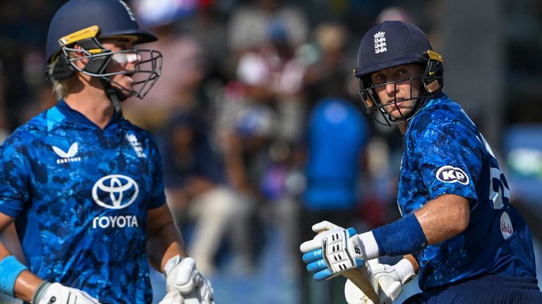England's Joe Root (R) and Jacob Bethell run between the wickets during the ODI cricket match between Sri Lanka and England 
