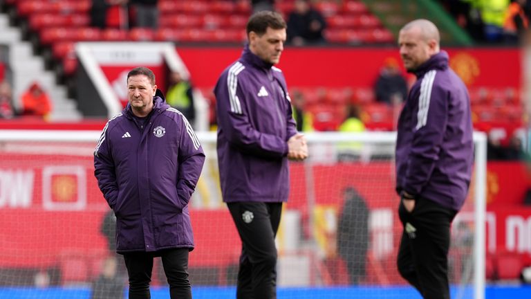 Michael Carrick trouxe Steve Holland, Jonathan Woodgate e Travis Binnion para sua equipe técnica