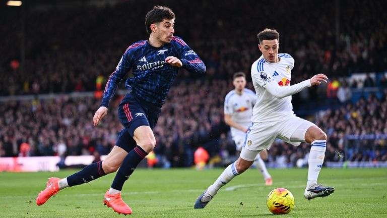 Kai Havertz of Arsenal runs with the ball whilst under pressure from Ethan Ampadu of Leeds 