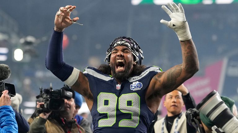 Seattle Seahawks defensive tackle Leonard Williams reacts after divisional playoff game against the 49ers,(AP Photo/Stephen Brashear)