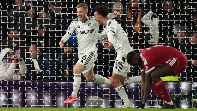 Harrison Reed marcou o empate no último suspiro e o Fulham empatou em 2 a 2 com o Liverpool