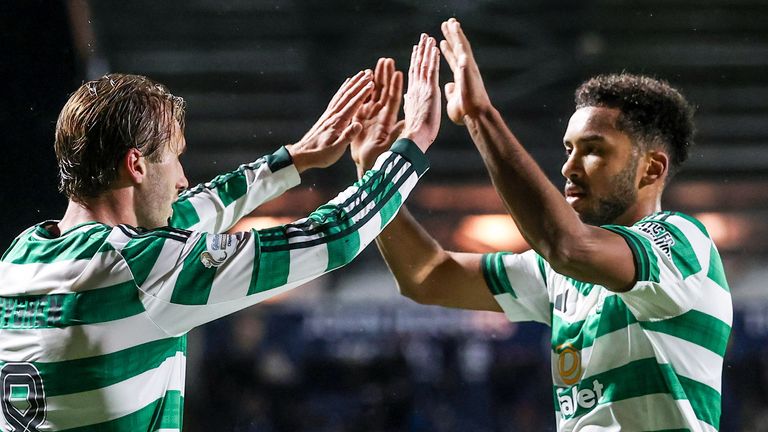 Benjamin Nygren (izquierda) es el máximo goleador del Celtic esta temporada