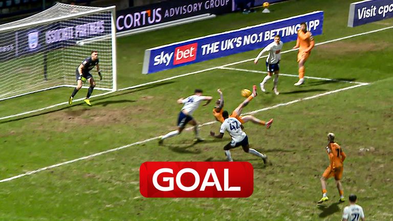 Oliver McBurnie scores for Hull