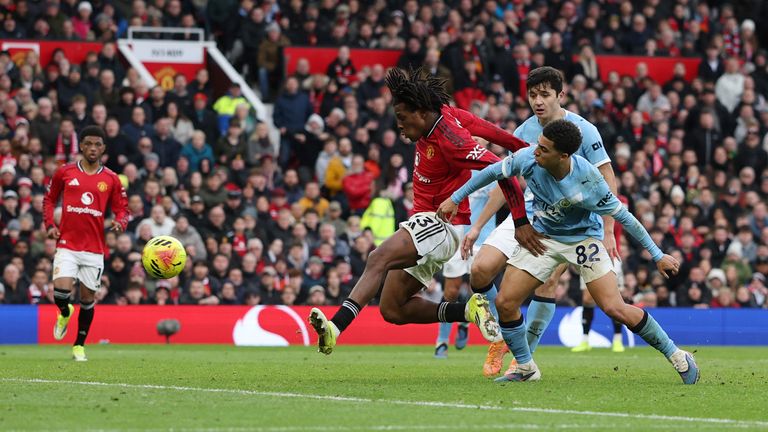 Patrick Dorgu doubles Man Utd's lead