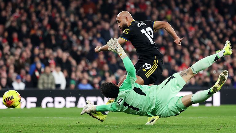 Bryan Mbeumo rounds David Raya before equalising for Manchester United at Arsenal